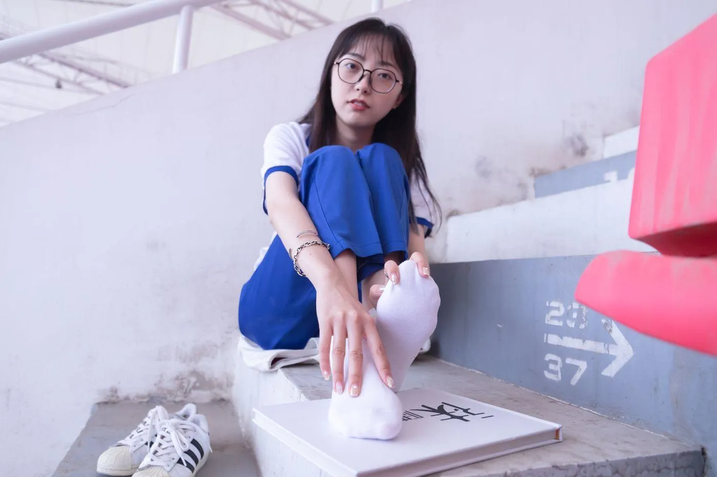 [BoBoSocks袜啵啵]NO.002 稚予-校服、贝壳头、白棉袜、裸足 [139P]插图7